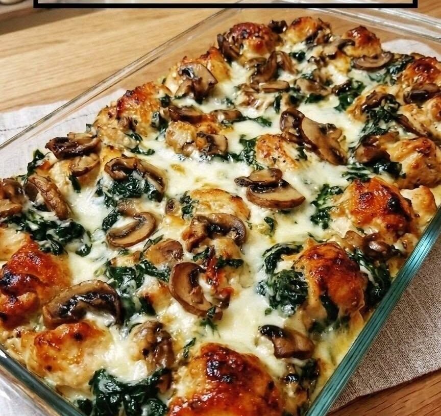 🥬🍄 Mediterranean Chicken Spinach & Mushroom Bake