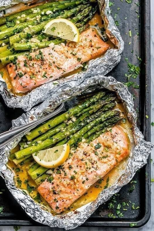 Quick & Easy Garlic Butter Salmon & Asparagus Foil Packets