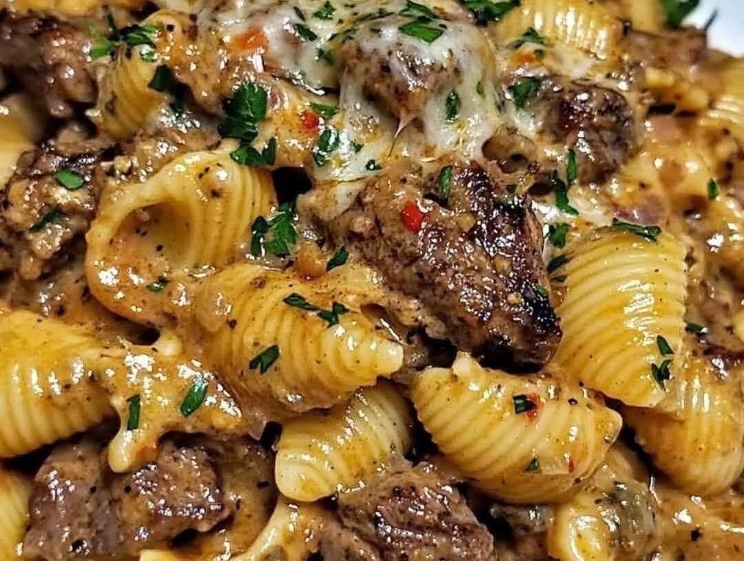 Creamy Garlic Steak & Shell Pasta