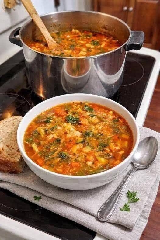 Hearty Chicken, Vegetable & Rice Soup