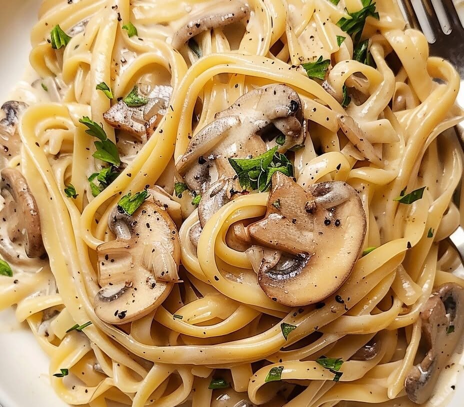 🍄🍝 Creamy Vegan Mushroom Pasta — Rich, Cozy & So Easy! 🌱